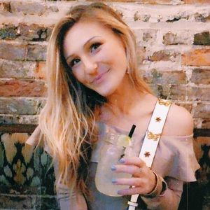 Meet your Posher, Abigail